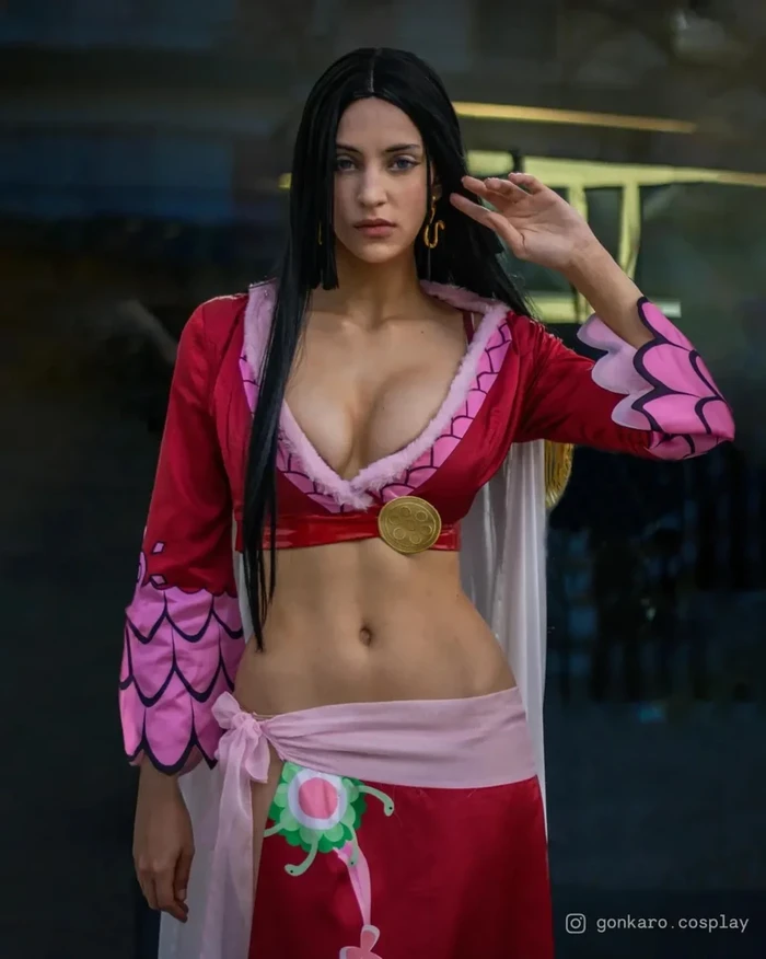 Ảnh Boa Hancock cosplay dịu dàng nổi bật