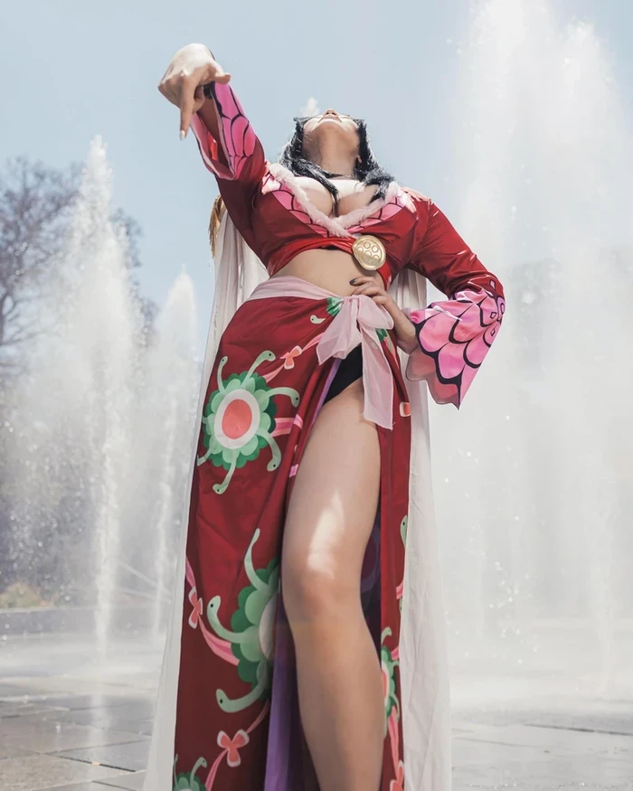 Ảnh Boa Hancock cosplay kiều diễm cuốn hút