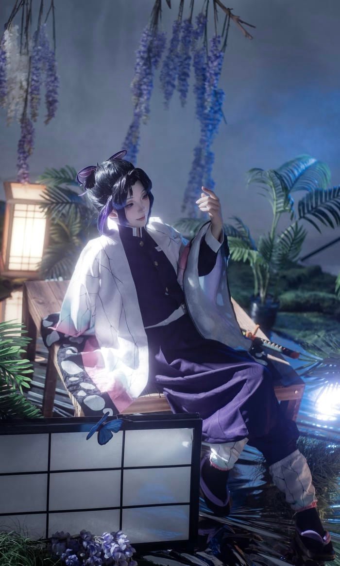 Ảnh Shinobu cosplay sở hữu ngoại hình thanh lịch nổi bật