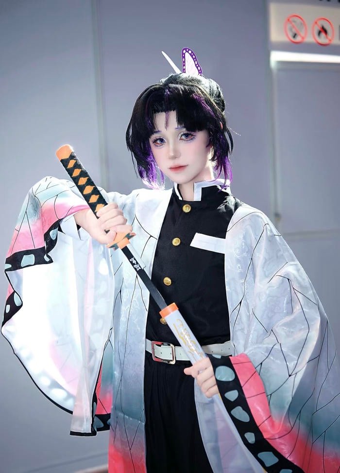 Ảnh Shinobu cosplay với diện mạo gọn gàng rất cuốn