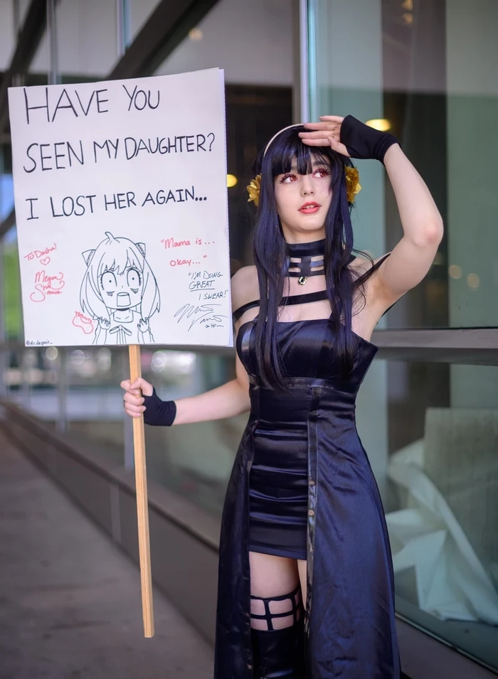 Ảnh Yor Forger cosplay quyến rũ kiêu sa