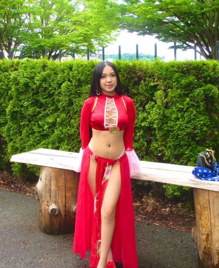 Ảnh boa hancock cosplay mang vẻ đẹp cực nóng bỏng