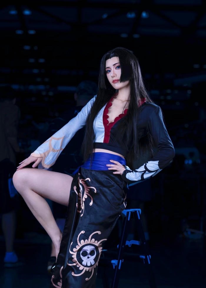 Ảnh boa hancock cosplay thể hiện vẻ đẹp táo bạo rõ