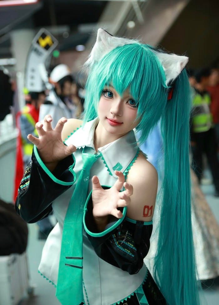 Ảnh cosplay Miku với mái tóc đôi dài đặc trưng