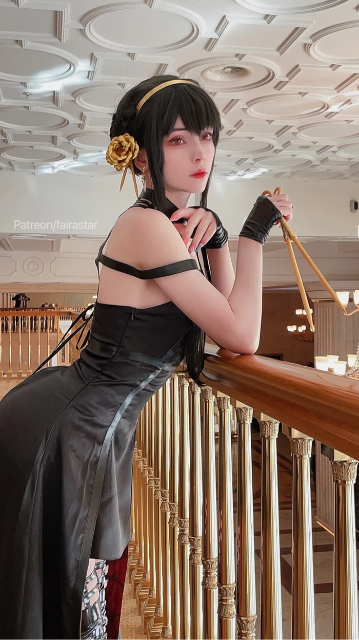 Ảnh cosplay Yor Forger sexy thanh lịch cuốn hút