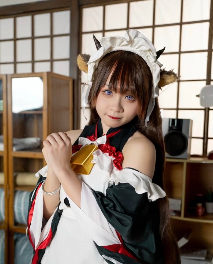 Ảnh cosplay bò sữa thể hiện vẻ ngoài táo bạo rất thu hút