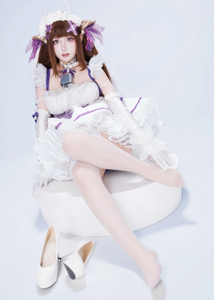 Ảnh cosplay bò sữa với biểu cảm ngọt ngào tự nhiên