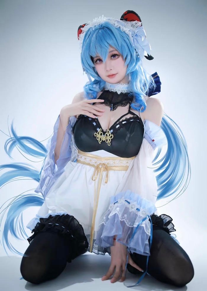 Ảnh cosplay ganyu thể hiện phong cách dịu dàng hấp dẫn