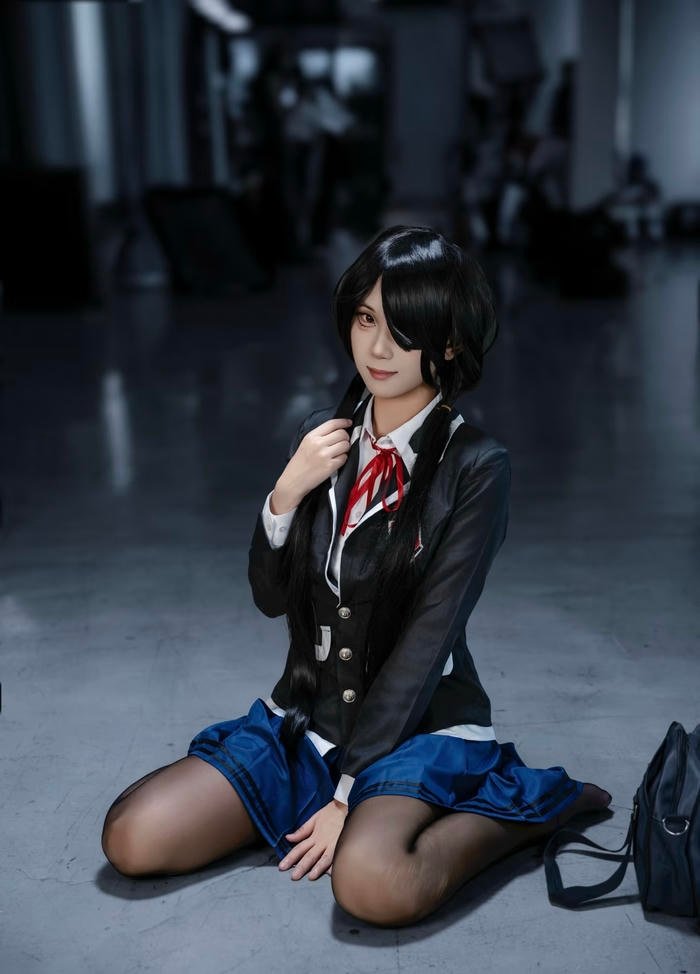 Ảnh cosplay học sinh mang không khí học đường nhẹ