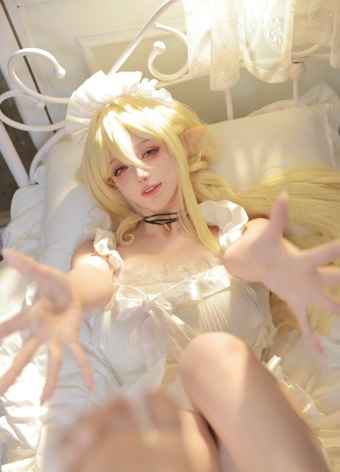 Ảnh gái xinh cosplay xuất hiện với tạo dáng tự nhiên rất duyên