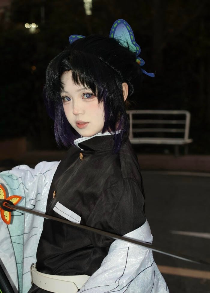Bức ảnh Shinobu cosplay thể hiện ngoại hình nền nã