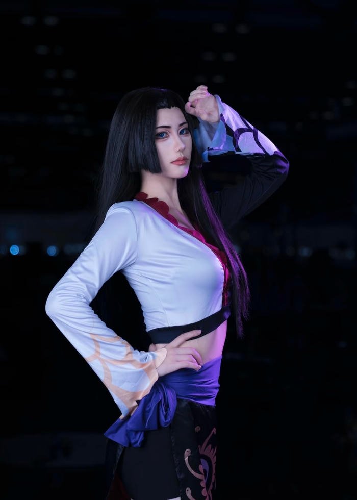 Bức ảnh boa hancock cosplay gợi cảm giác cháy bỏng