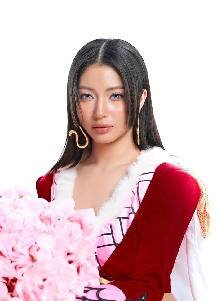 Bức ảnh boa hancock cosplay với hình ảnh bốc lửa