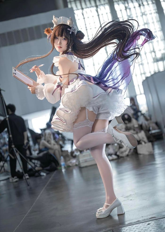 Bức ảnh cosplay bò sữa thể hiện thân hình bốc lửa đầy mê hoặc