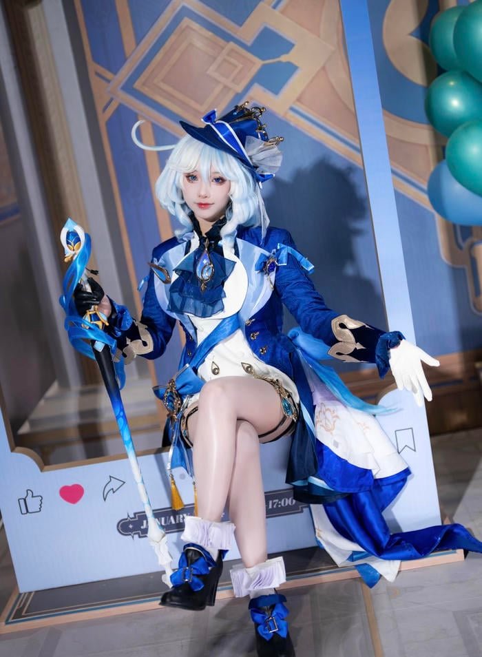 Bức ảnh furina cosplay tạo nên không khí nhẹ nhàng