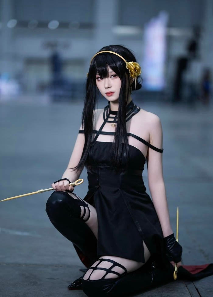 Bức ảnh yor forger cosplay khiến người xem tò mò hơn