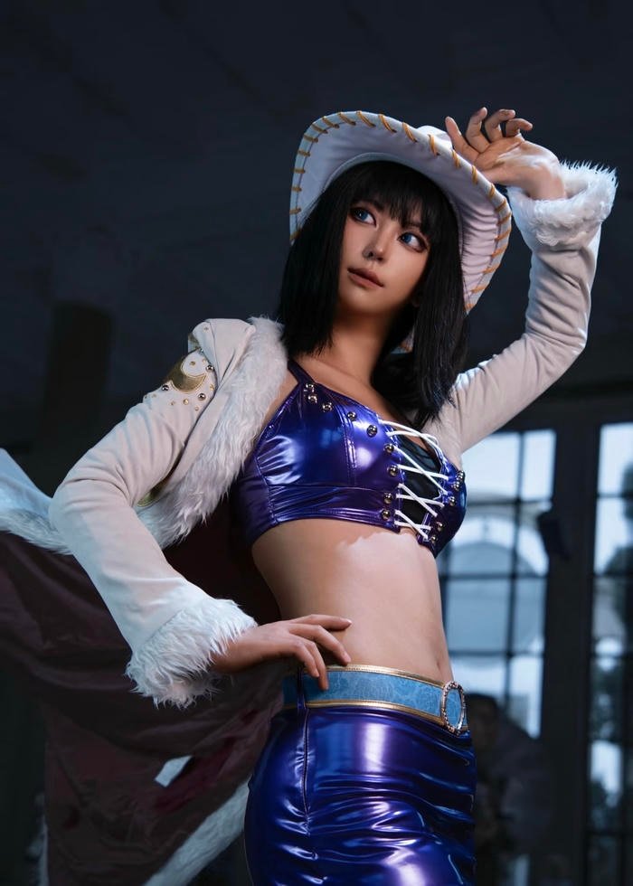 Bức hình cosplay Robin mang vẻ đẹp lạnh lùng đầy hấp dẫn