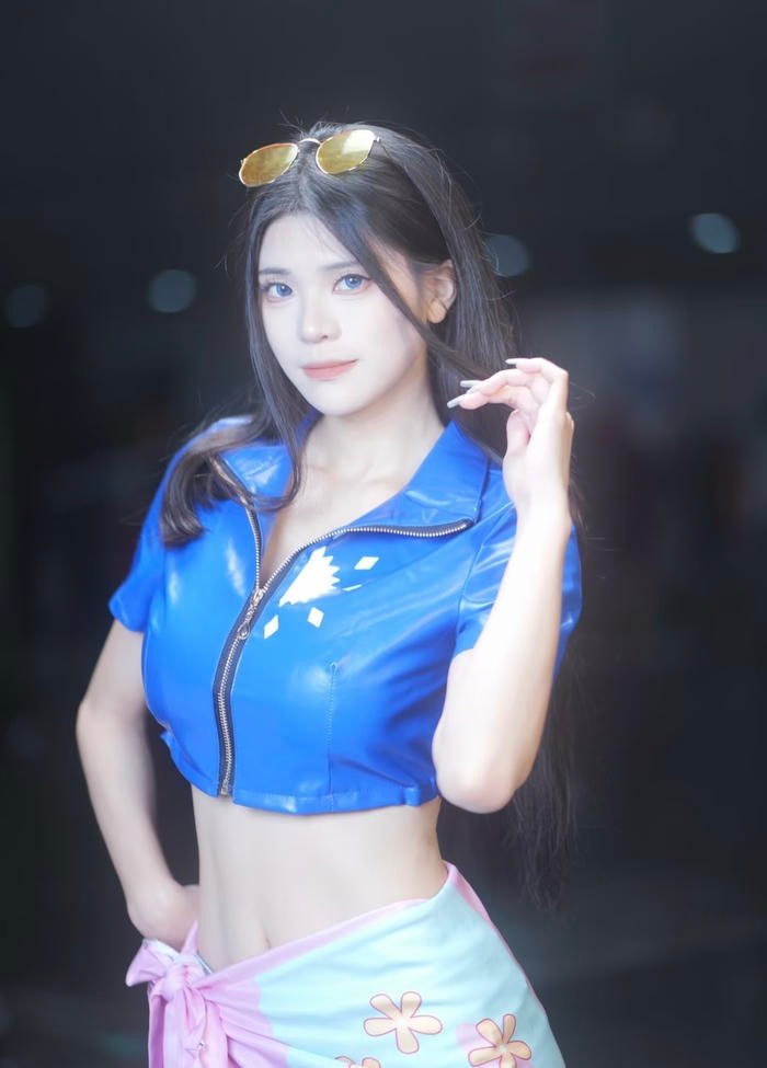 Bức hình cosplay Robin thể hiện sự cuốn hút đầy bản lĩnh