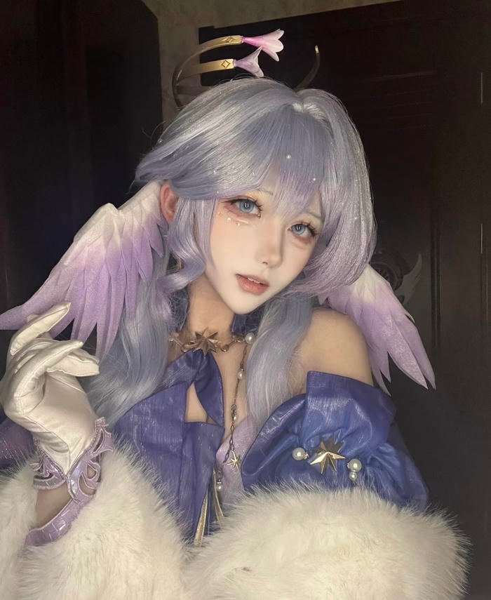 Bức hình cosplay anime nữ cho thấy ngoại hình chững chạc