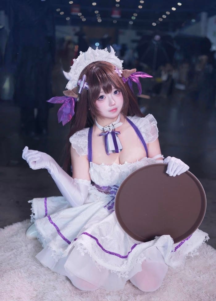 Bức hình cosplay bò sữa tạo ấn tượng thị giác cực mạnh
