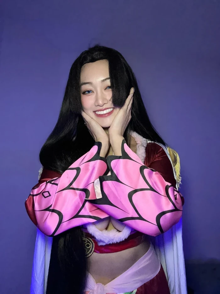 Cosplay Boa Hancock gợi cảm mê hoặc