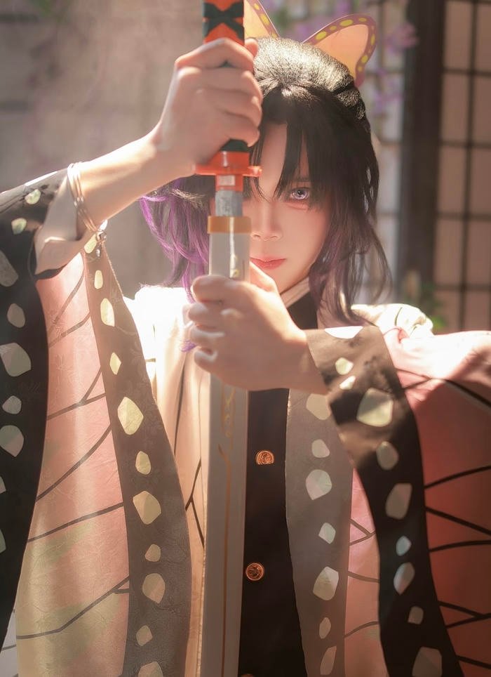 Hình ảnh Shinobu cosplay ghi lại thần thái điềm tĩnh cuốn người xem