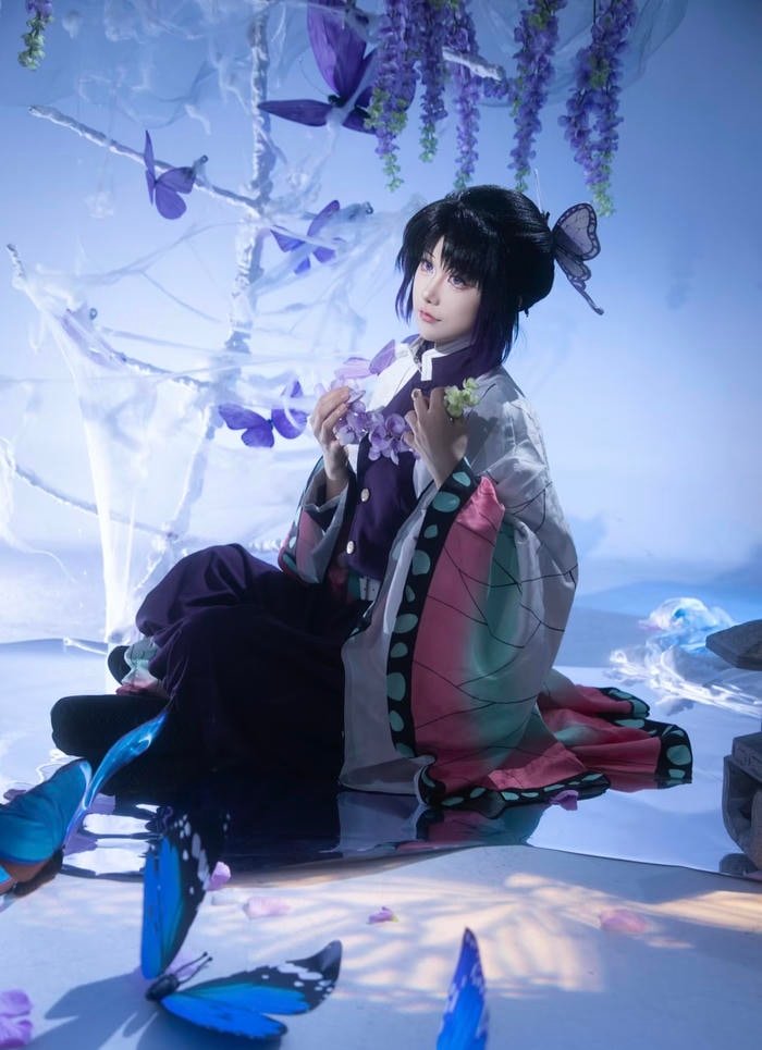 Hình ảnh Shinobu cosplay làm nổi bật nét đẹp chín chắn