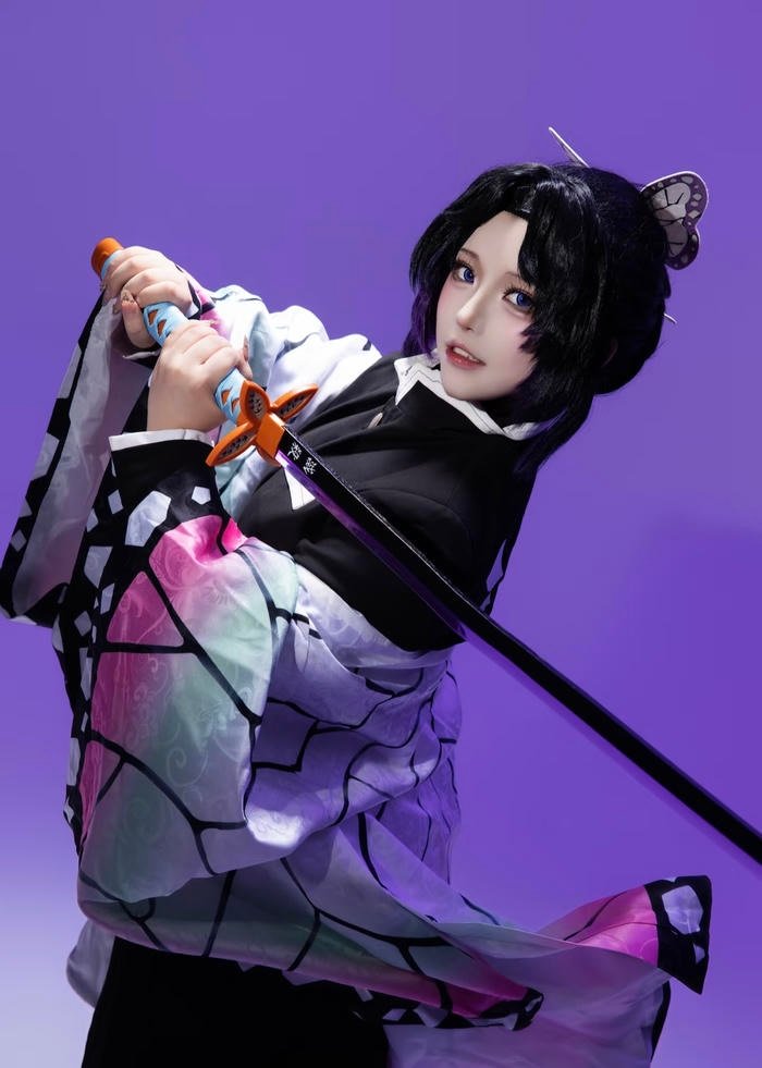 Hình ảnh Shinobu cosplay mang khí chất trưởng thành rõ rệt