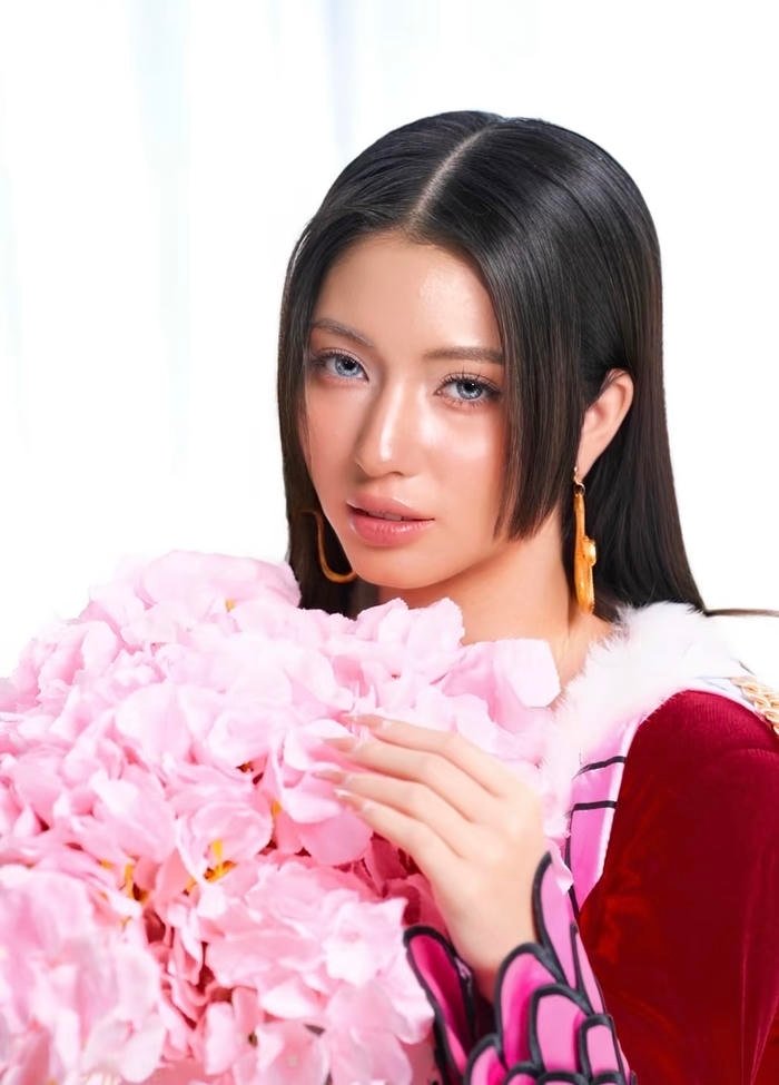 Hình ảnh boa hancock cosplay cho thấy diện mạo bùng nổ