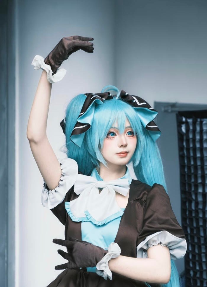 Hình ảnh cosplay Miku làm nổi bật đường nét khuôn mặt
