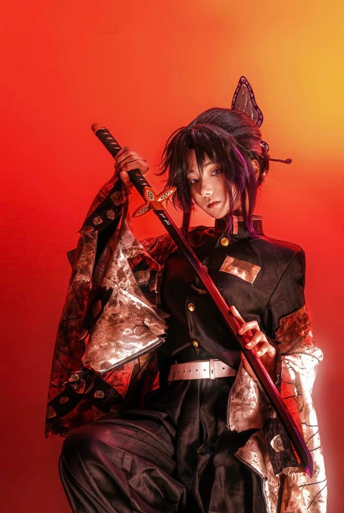 Hình ảnh cosplay anime nữ làm nổi thần thái điềm tĩnh