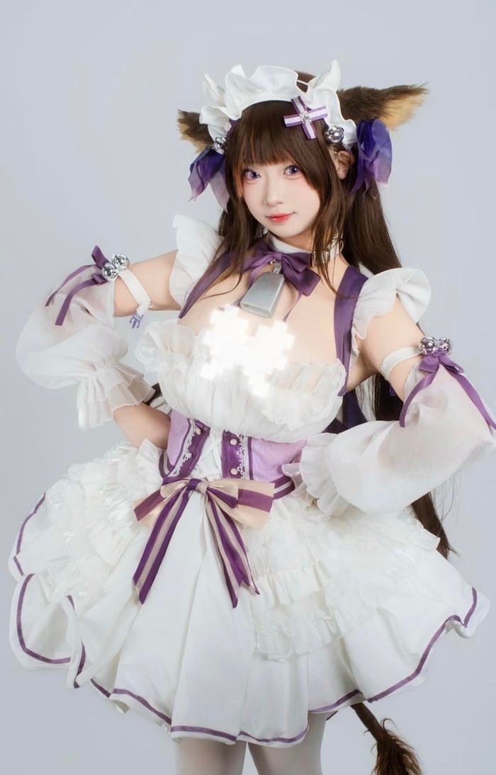 Hình ảnh cosplay bò sữa cho thấy vóc dáng căng đầy mê lực