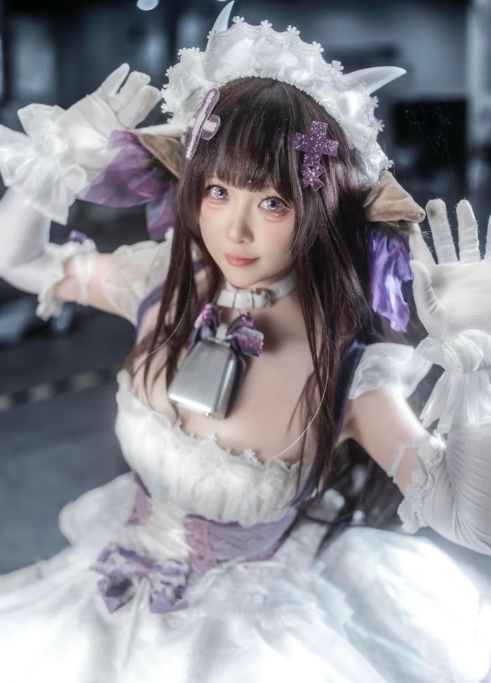 Hình ảnh cosplay bò sữa phô bày hình dáng nóng rực