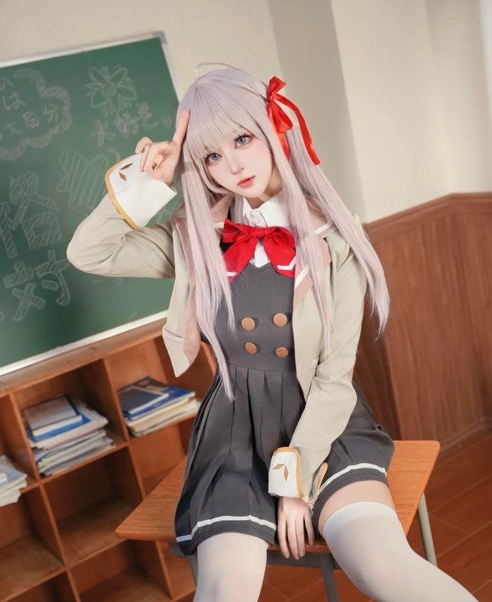 Hình ảnh cosplay học sinh mang đến cảm nhận hiền hòa