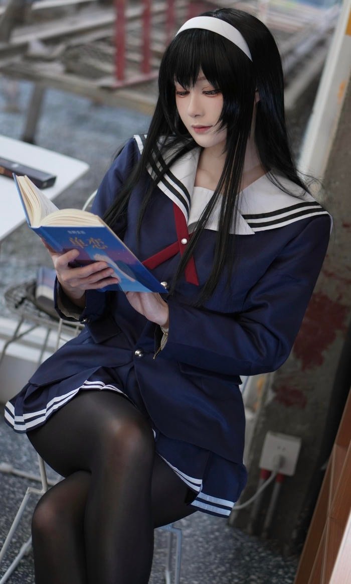 Hình ảnh cosplay học sinh thể hiện vẻ ngoài gọn gàng đáng yêu