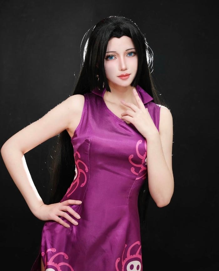Hình boa hancock cosplay tạo nên sức hút căng tràn