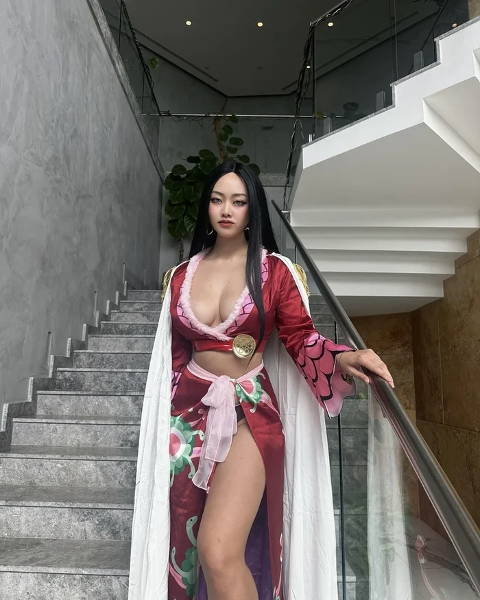 Hình cosplay Boa Hancock kiêu sa lộng lẫy
