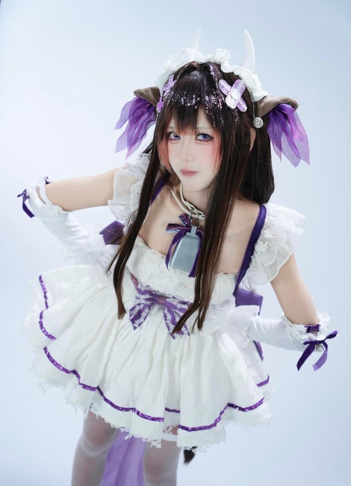 Hình cosplay bò sữa mang lại cảm giác nóng rực ngay khi nhìn