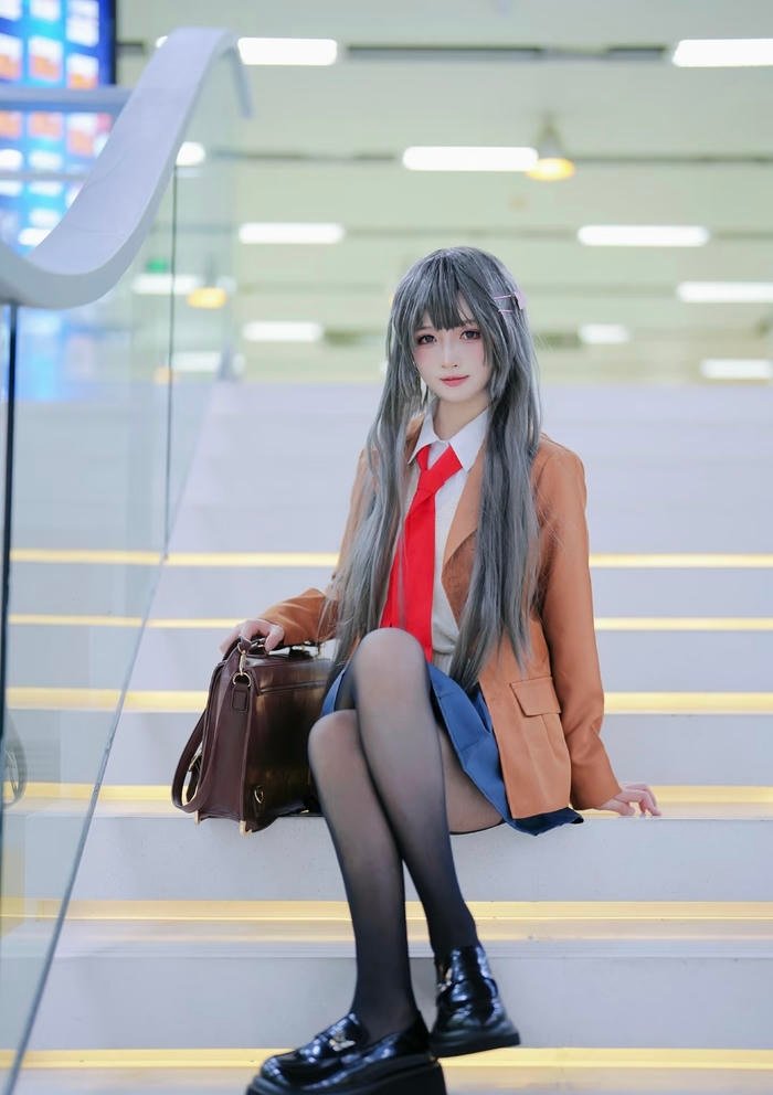Hình cosplay học sinh cho thấy diện mạo thanh lịch
