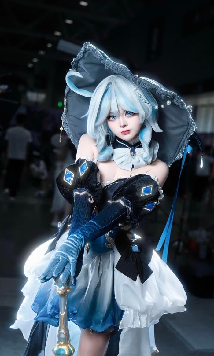 Hình furina cosplay cho thấy vẻ xinh xắn tự nhiên