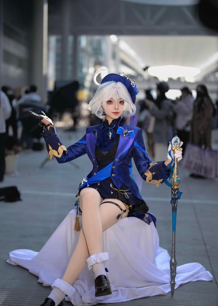 Hình furina cosplay thể hiện vẻ đẹp lôi cuốn tinh tế
