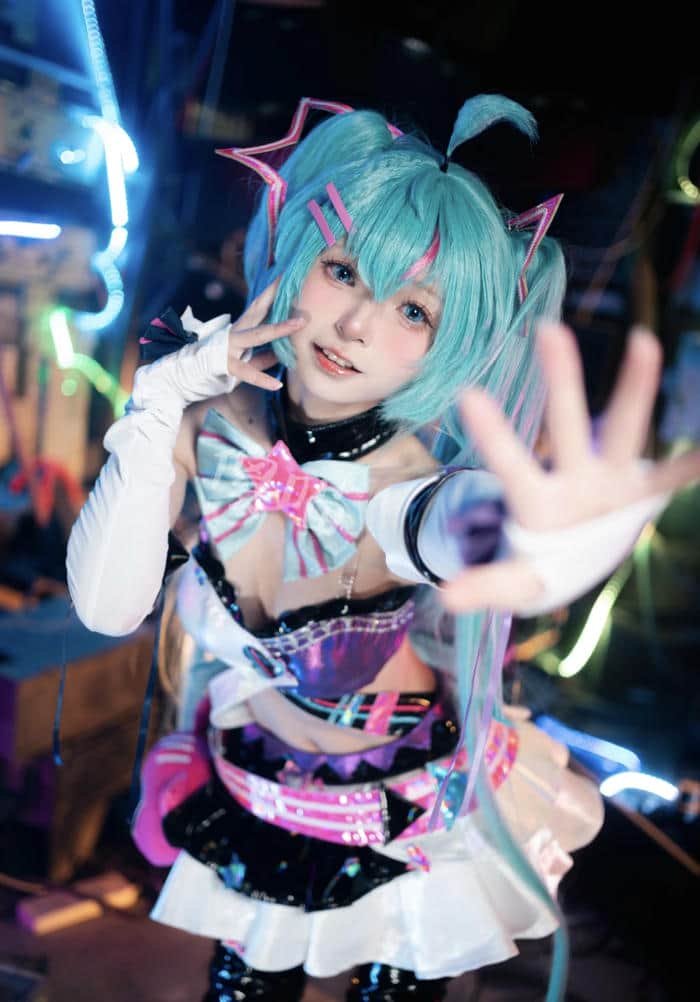 Trang phục Miku cosplay cháy