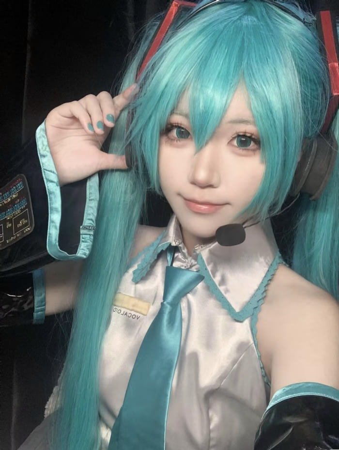 Trang phục Miku cosplay cuốn hút