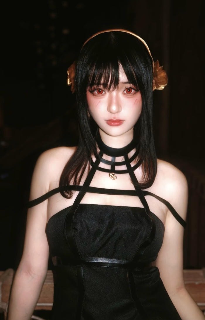 ảnh Yor Forger cosplay chân thật