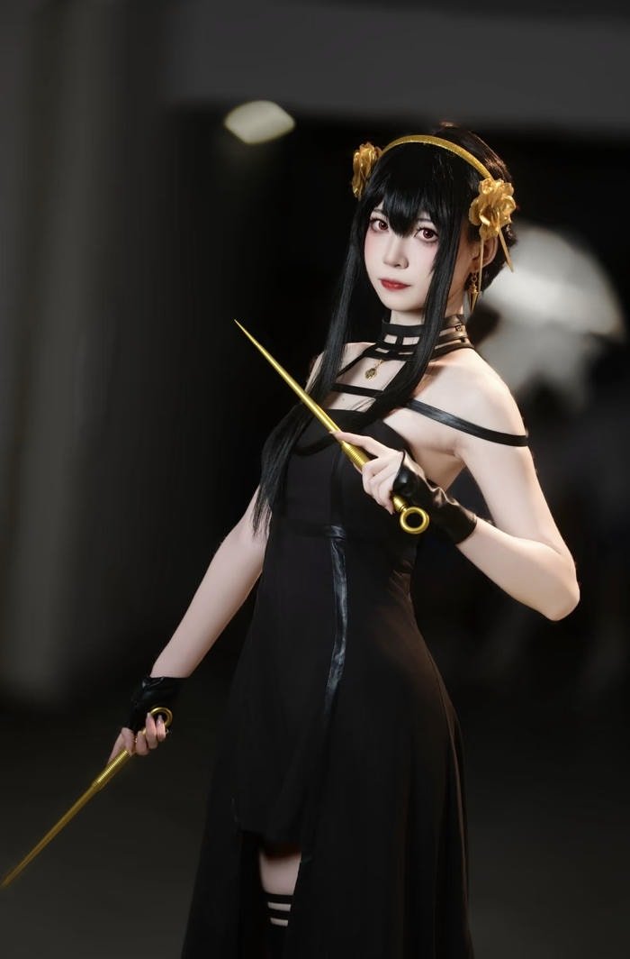 ảnh Yor Forger cosplay phong cách