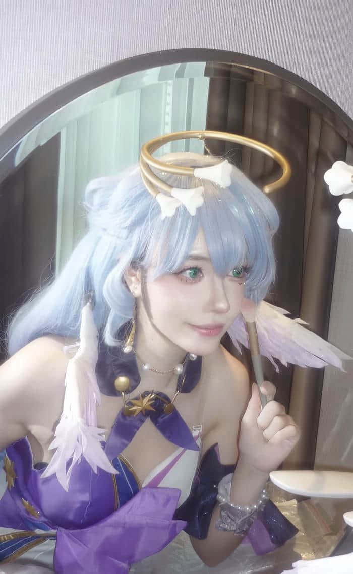 ảnh cosplay Robin mạnh mẽ