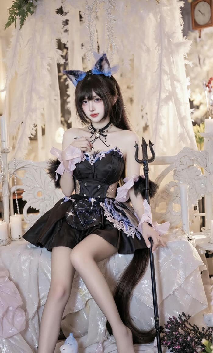 ảnh cosplay đuôi mèo