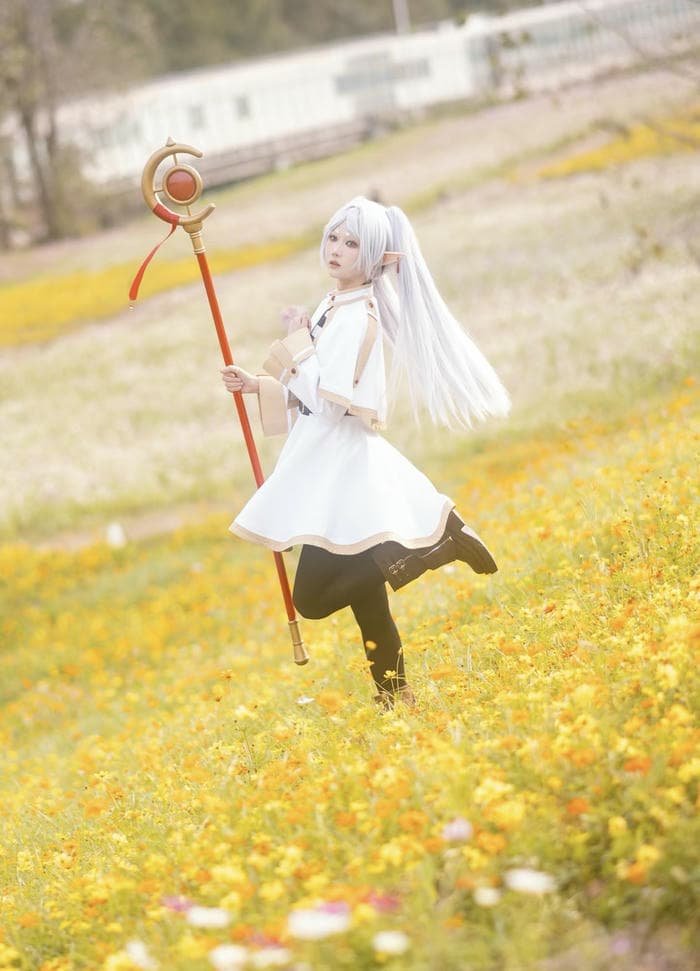 ảnh cosplay frieren thần thái