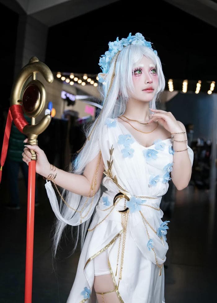ảnh cosplay frieren