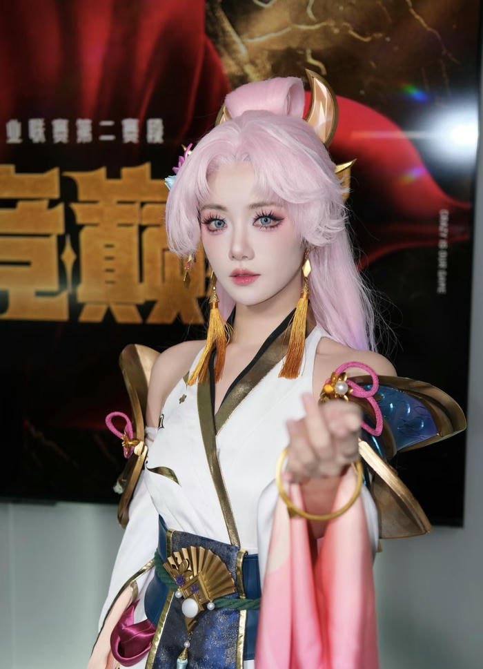 ảnh tạo dáng cosplay lq